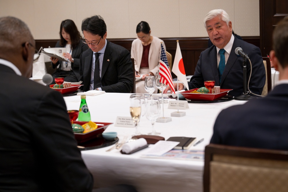 SD Meets with Japanese Defense Minister