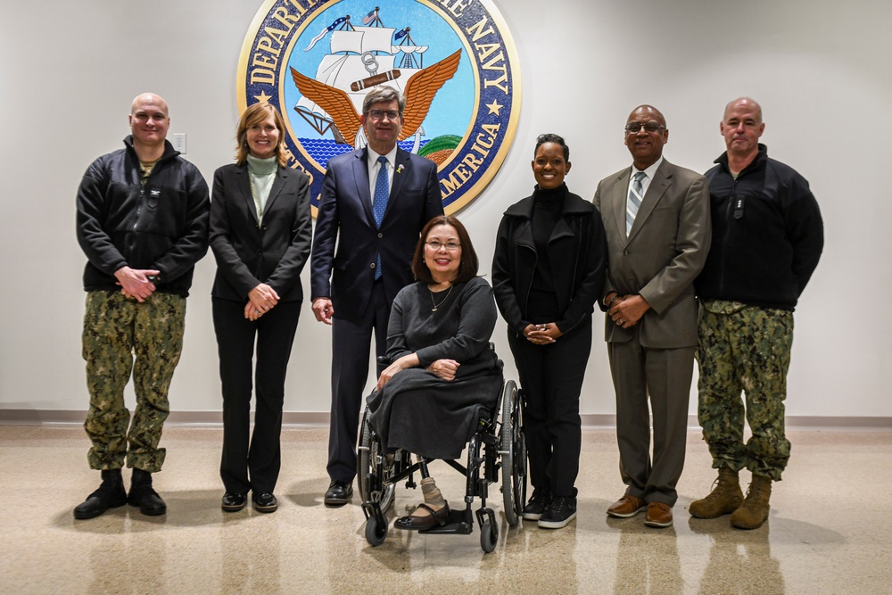 CNIC Commander, Deputy Assistant SECNAV Visit NSGL