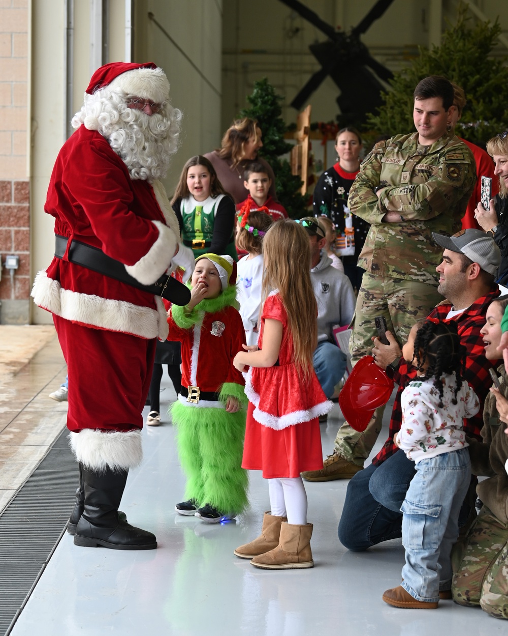 104th Fighter Wing celebrates the holiday season with loved ones