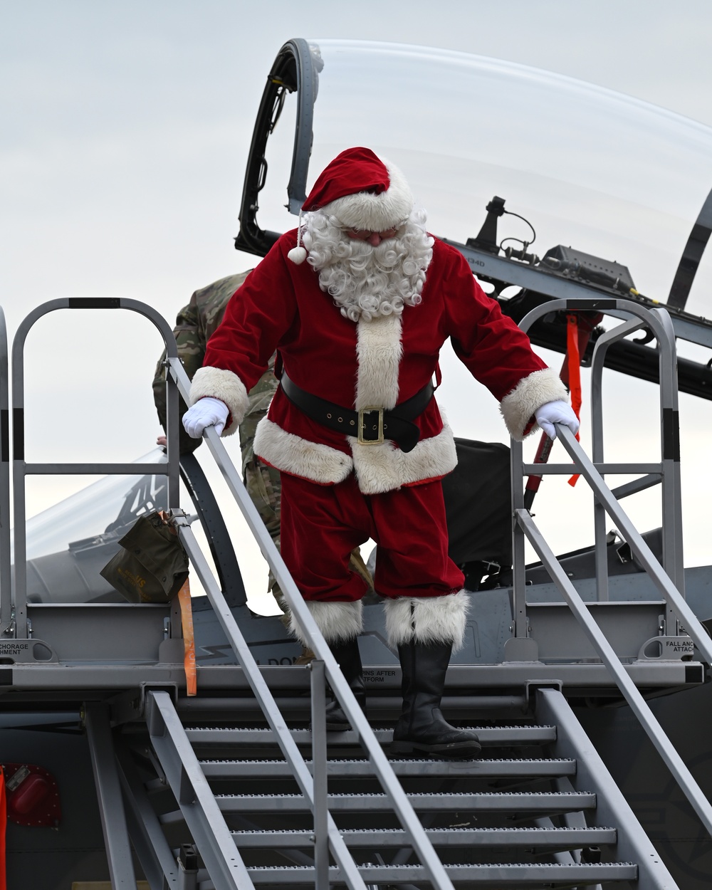 104th Fighter Wing celebrates the holiday season with loved ones