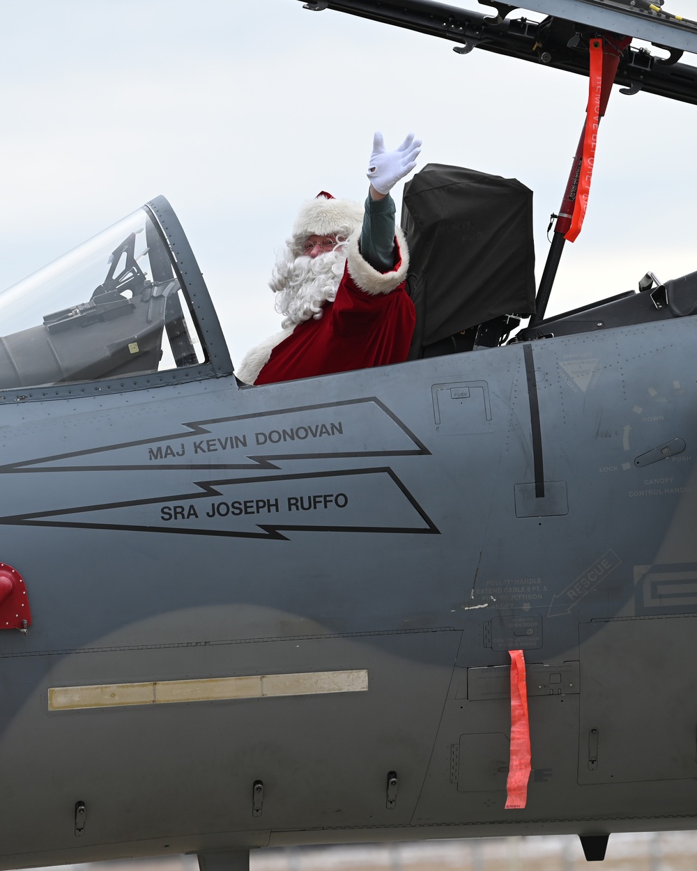 104th Fighter Wing celebrates the holiday season with loved ones