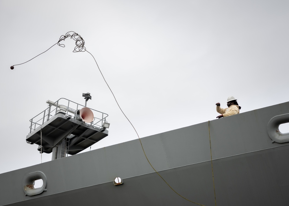 USNS Patuxent Returns Home in Time for Christmas