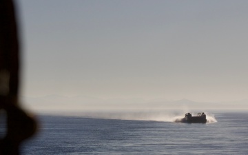 USS Harpers Ferry conducts LCAC operations off the coast of Oceanside