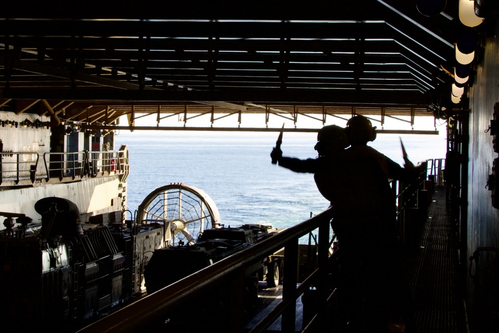 USS Harpers Ferry conducts LCAC operations off the coast of Oceanside