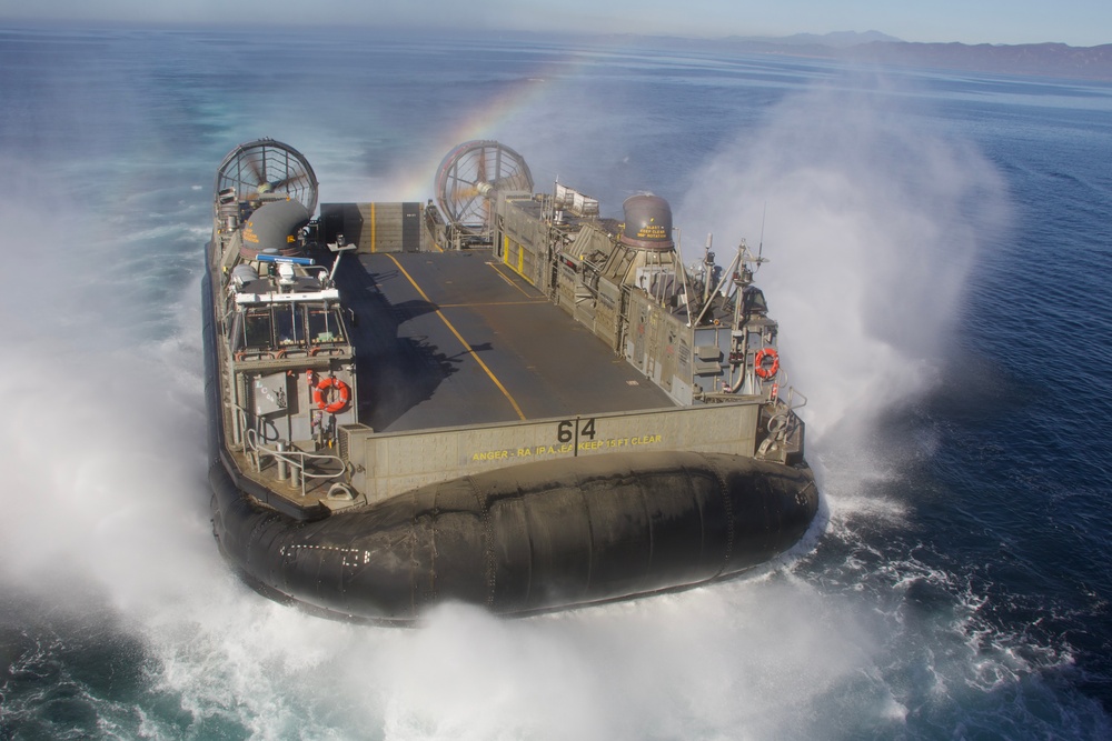 USS Harpers Ferry conducts LCAC operations off the coast of Oceanside