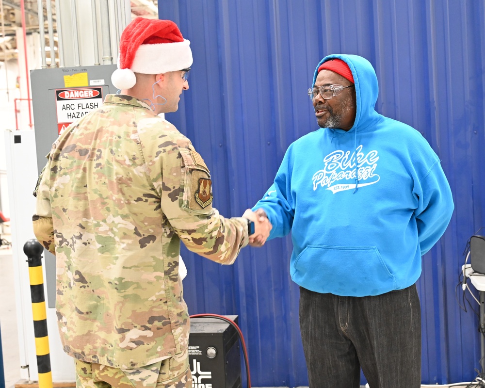 Oklahoma City Air Logistics Complex leaders deliver holiday cheer