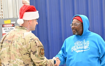 Oklahoma City Air Logistics Complex leaders deliver holiday cheer