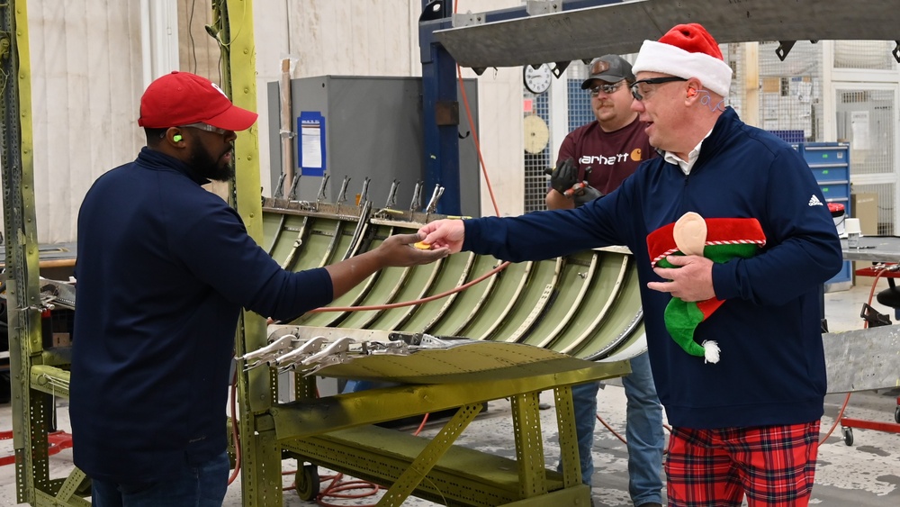 Oklahoma City Air Logistics Complex leaders deliver holiday cheer