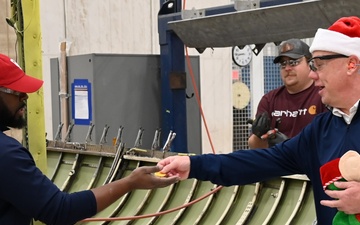 Oklahoma City Air Logistics Complex leaders deliver holiday cheer