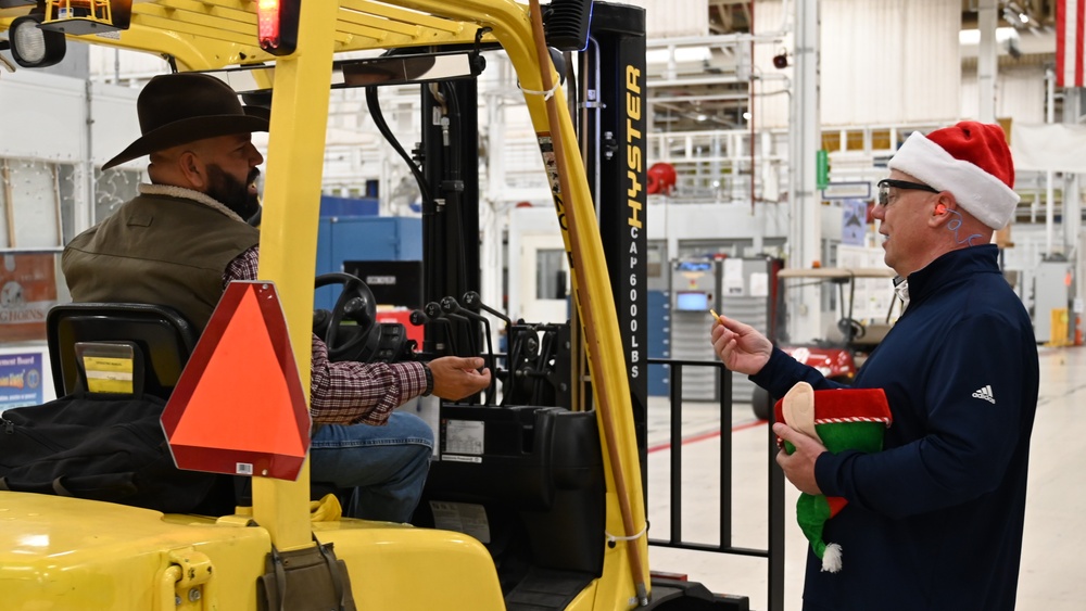 Oklahoma City Air Logistics Complex leaders deliver holiday cheer