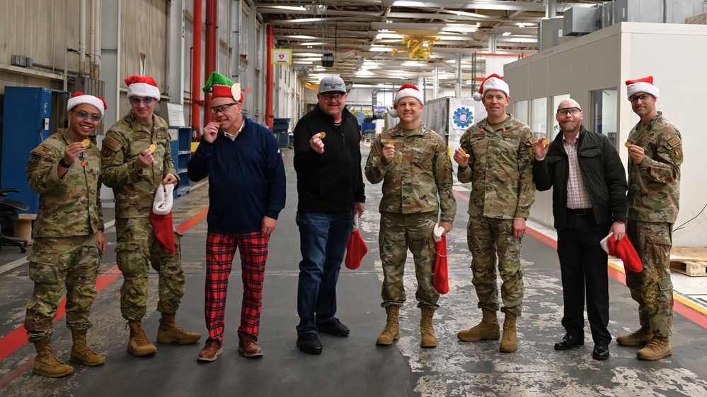 Oklahoma City Air Logistics Complex leaders deliver holiday cheer