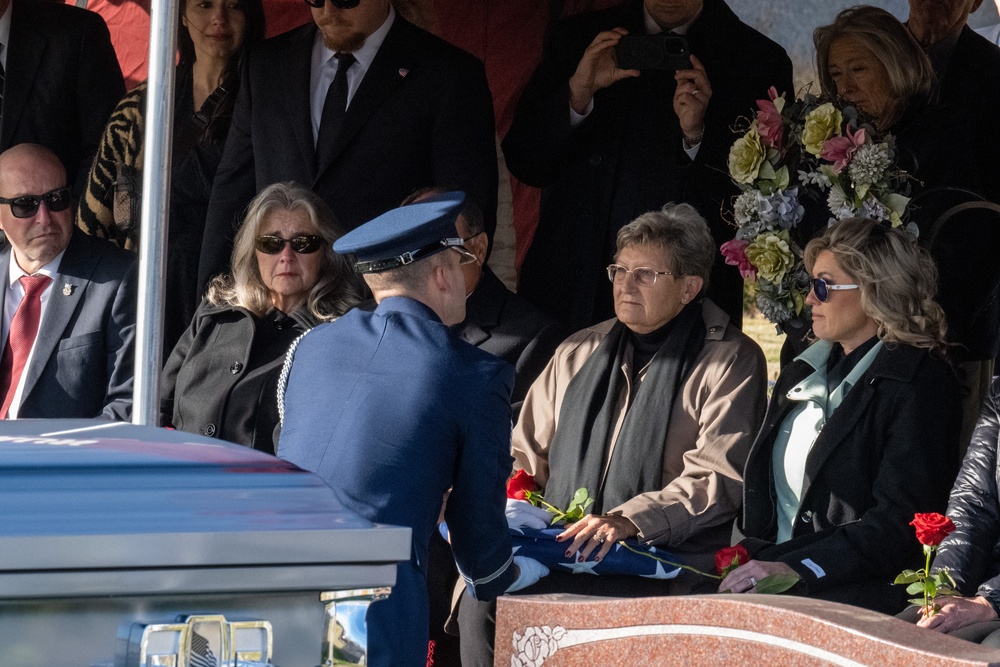 AIRMEN HONOR LATE GENERAL HETTLINGER; FULL HONORS FUNERAL IN TERRE HAUTE