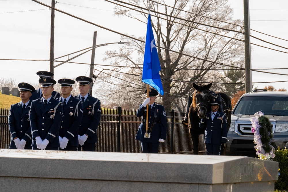 AIRMEN HONOR LATE GENERAL HETTLINGER; FULL HONORS FUNERAL IN TERRE HAUTE