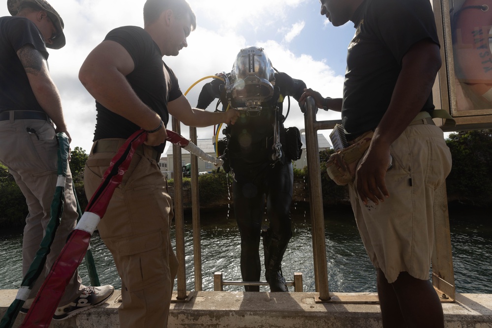 US Army divers train, qualify for Army Salvage Diver Badge