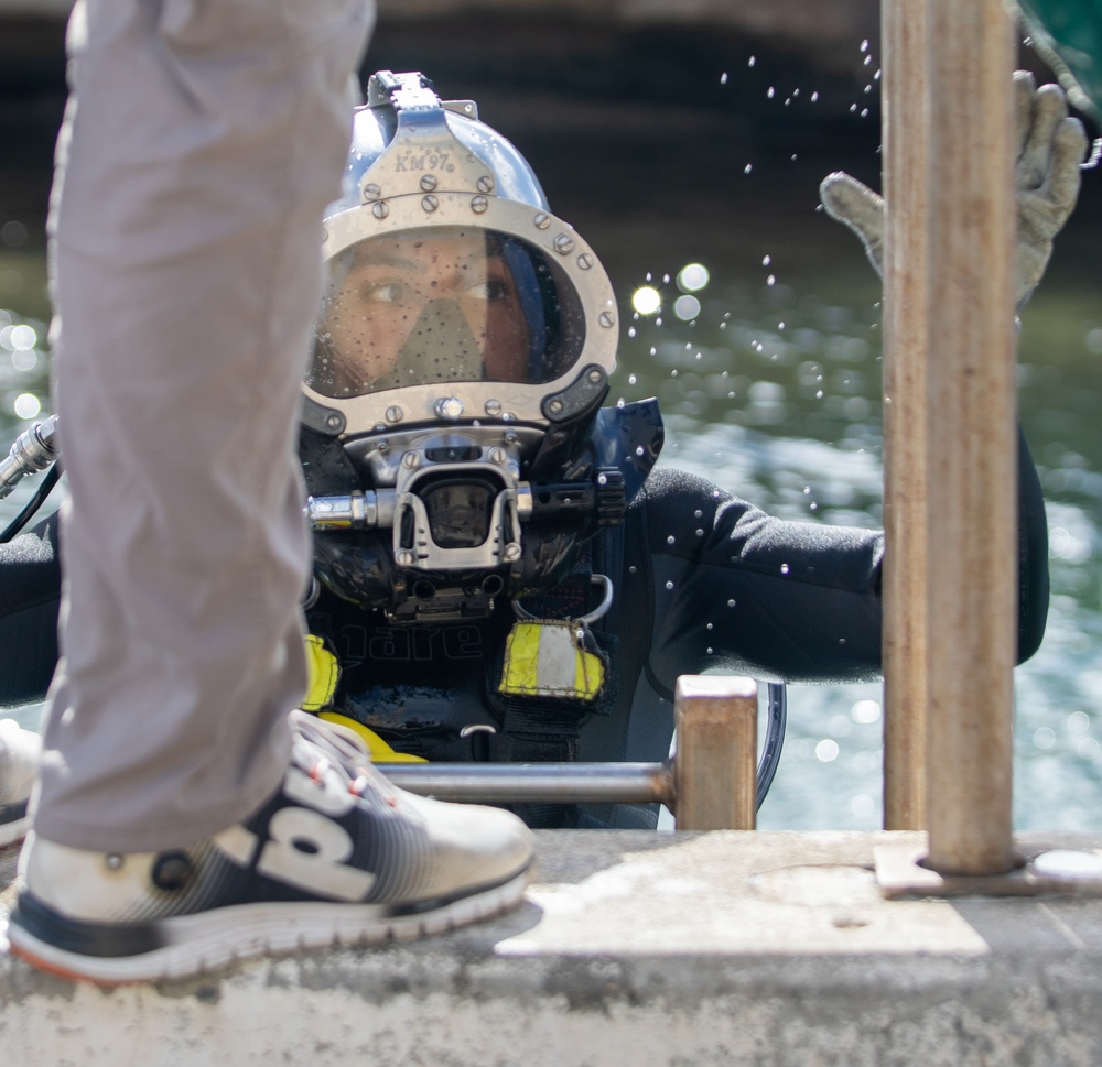 US Army divers train, qualify for Army Salvage Diver Badge