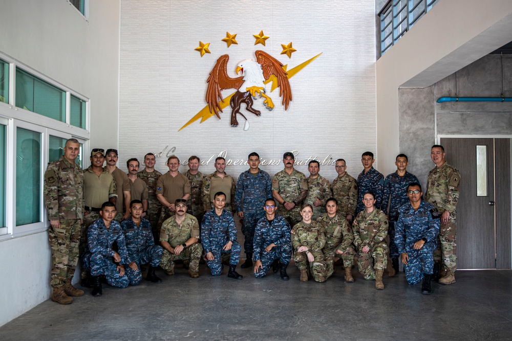 Washington National Guard Senior Leaders visit Royal Thai Armed Forces Combat Controllers