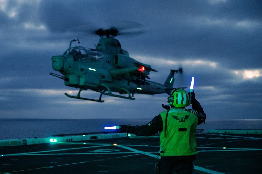 Marines, Sailors conduct joint deck landing qualifications aboard USS Somerset during Steel Knight 24