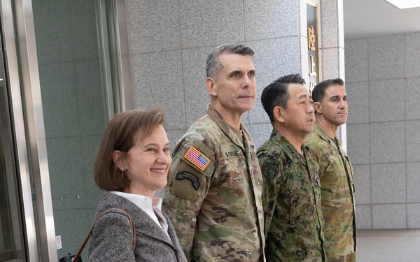 Yama Sakura 87: Secretary of Defense Visits Camp Asaka