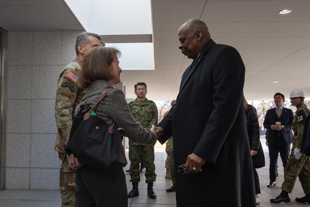 Yama Sakura 87: Secretary of Defense Visits Camp Asaka