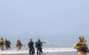 U.S. Navy SEALs Train with Indian MARCOS During Exercise SANGAM 2024