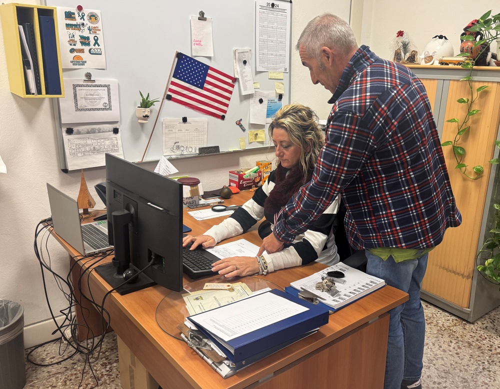 Everything may be bigger in Texas, but APS-2 supply clerk in Italy is happy where she’s at