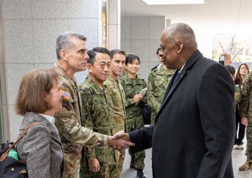 Yama Sakura 87: Secretary of Defense Visits Camp Asaka
