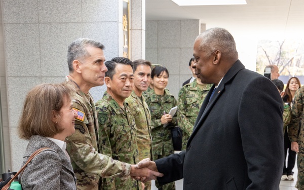 Yama Sakura 87: Secretary of Defense Visits Camp Asaka