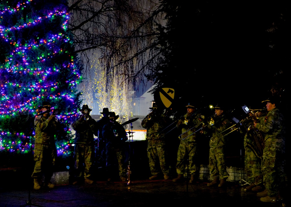 1st Cavalry Division Conducts Tree Lighting Ceremony in Boleslawiec