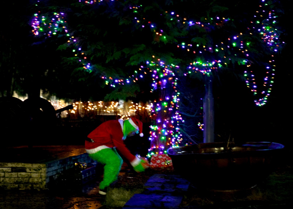 1st Cavalry Division Conducts Tree Lighting Ceremony in Boleslawiec