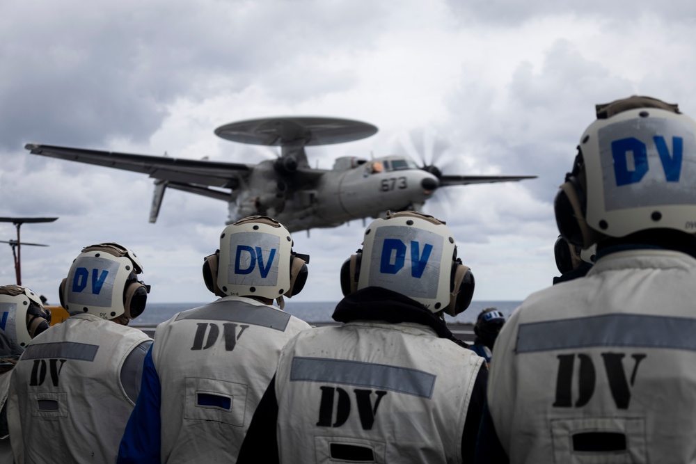 Distinguished Visitors observe flight operations aboard USS Gerald R. Ford (CVN 78)