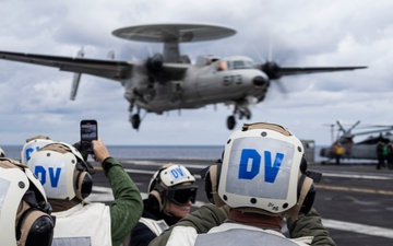 Distinguished Visitors observe flight operations aboard USS Gerald R. Ford (CVN 78)