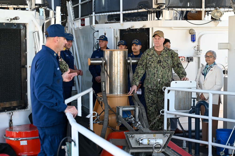 Vice Chairman of the Joint Chiefs of Staff visits Coast Guard Base Miami Beach