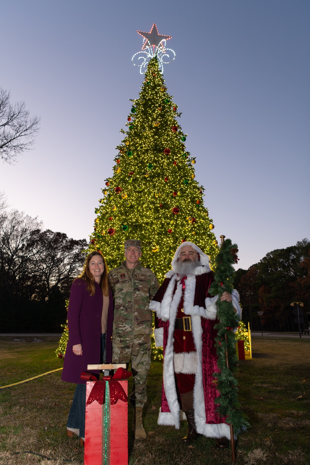 Arnold AFB team members come together for second annual Christmas tree lighting