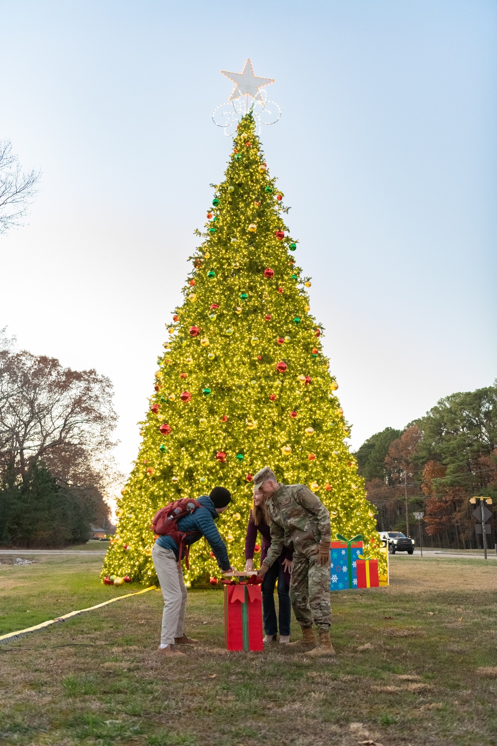 Arnold AFB team members come together for second annual Christmas tree lighting