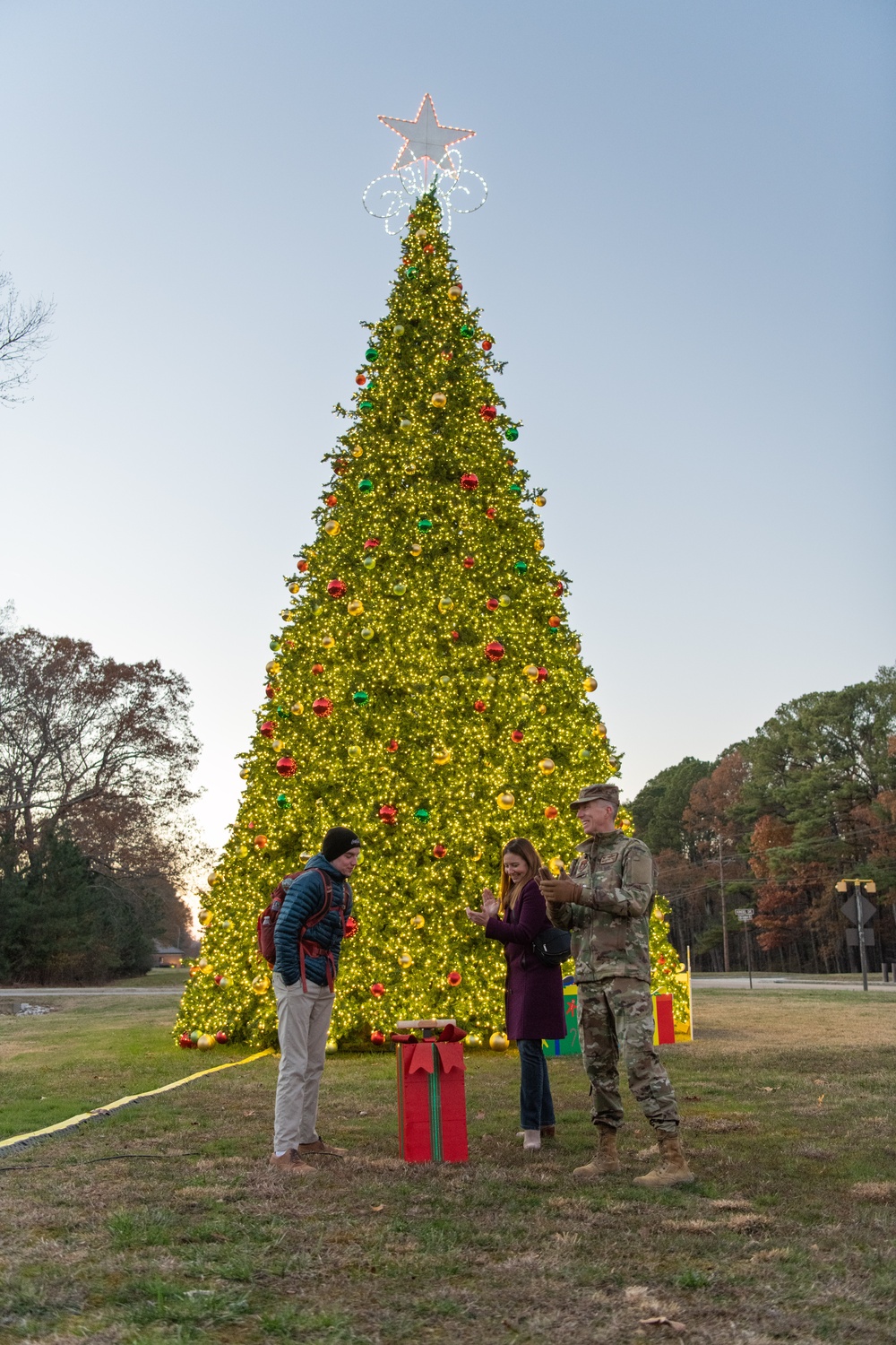 Arnold AFB team members come together for second annual Christmas tree lighting