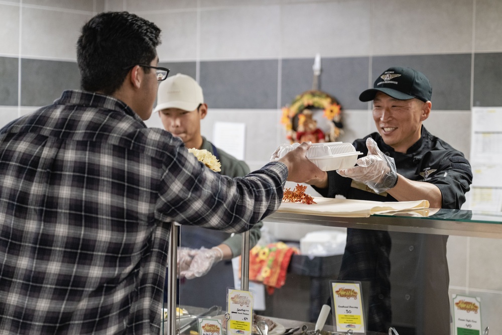 Andrews leadership serve meals for Thanksgiving
