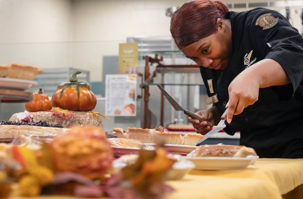 Team Seymour thanks Airmen for service during Thanksgiving meal