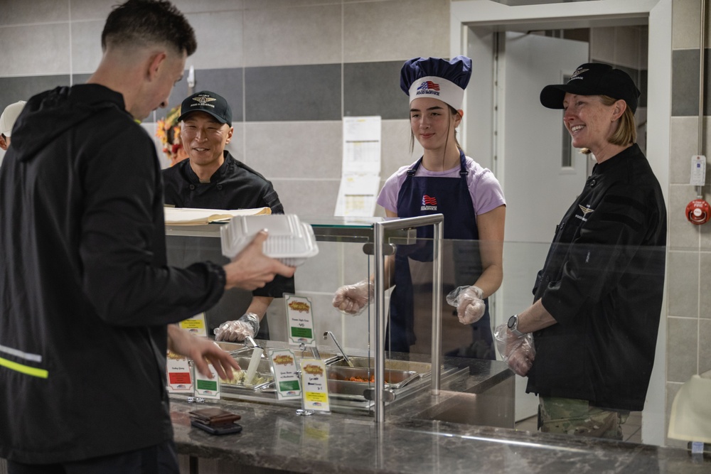 Andrews leadership serve meals for Thanksgiving