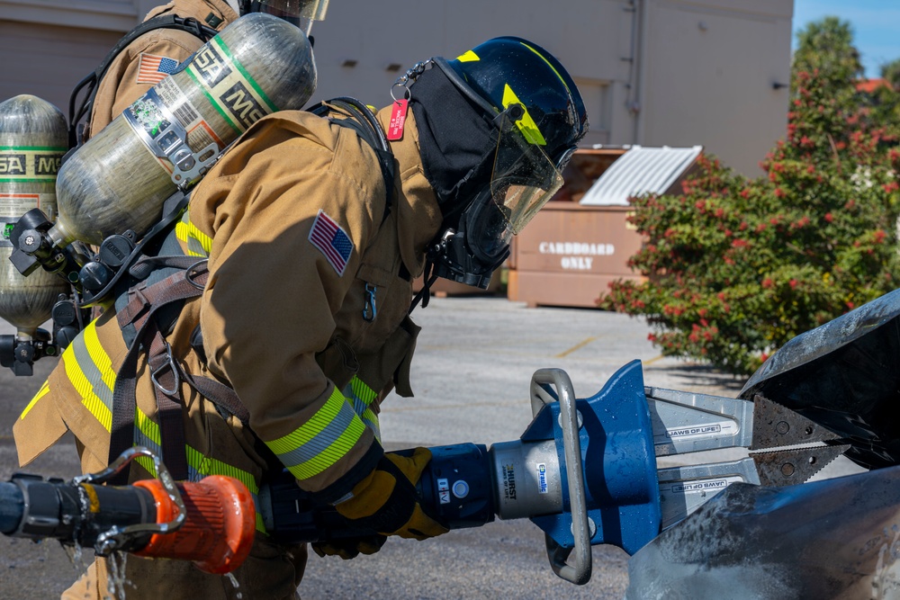 MacDill 6th Civil Engineer Squadron responds to car fire