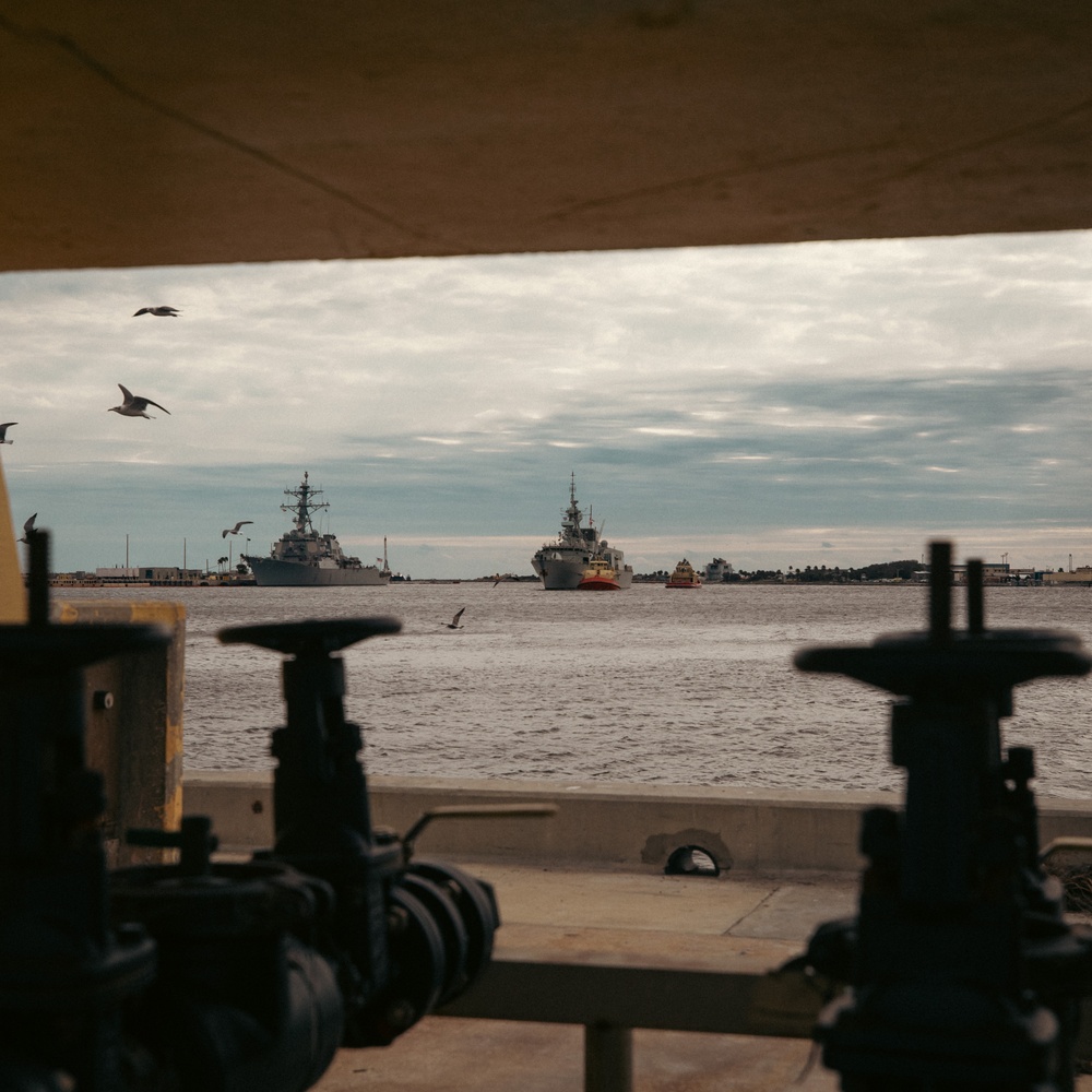 HMCS Montreal Pulls Into Naval Station Mayport