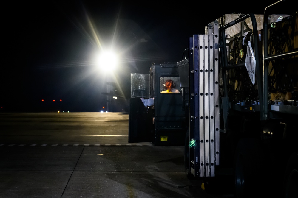 Port Dogs deliver holiday cheer to Pituffik Space Base