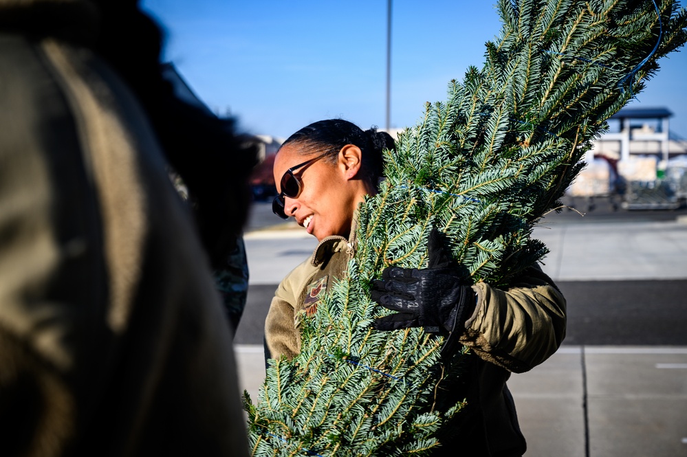 Port Dogs deliver holiday cheer to Pituffik Space Base