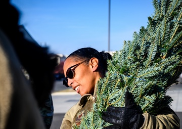 Port Dogs deliver holiday cheer to Pituffik Space Base