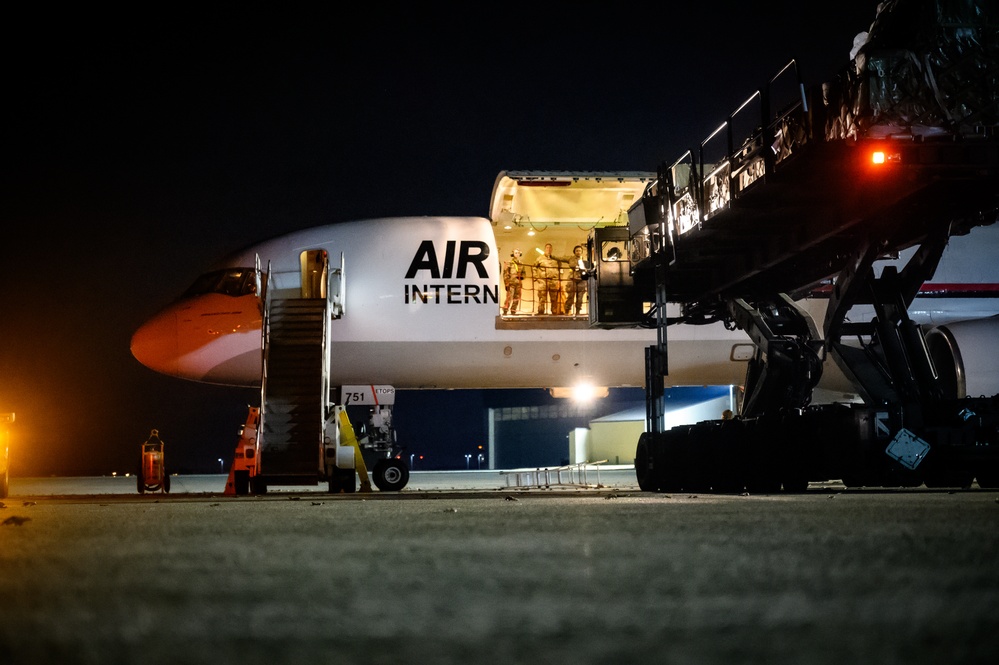 Port Dogs deliver holiday cheer to Pituffik Space Base