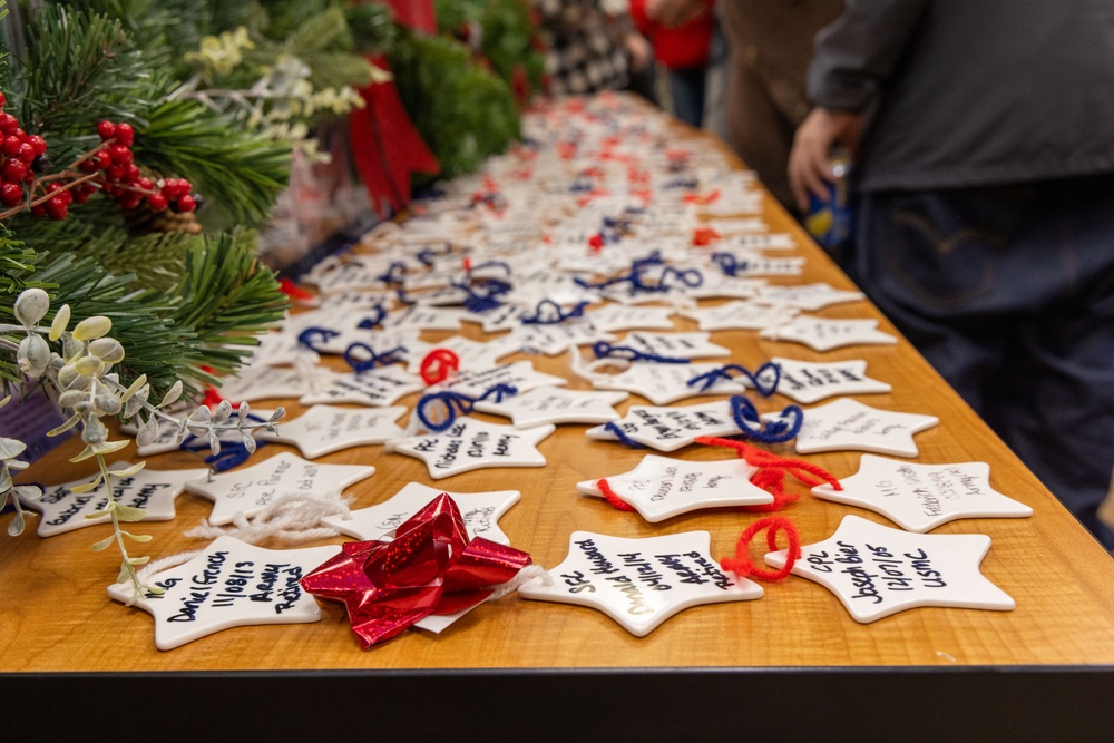 Gold Star Tree Decorating