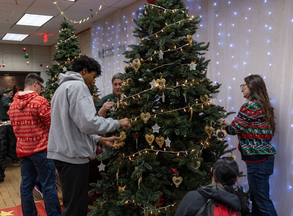 Gold Star Tree Decorating