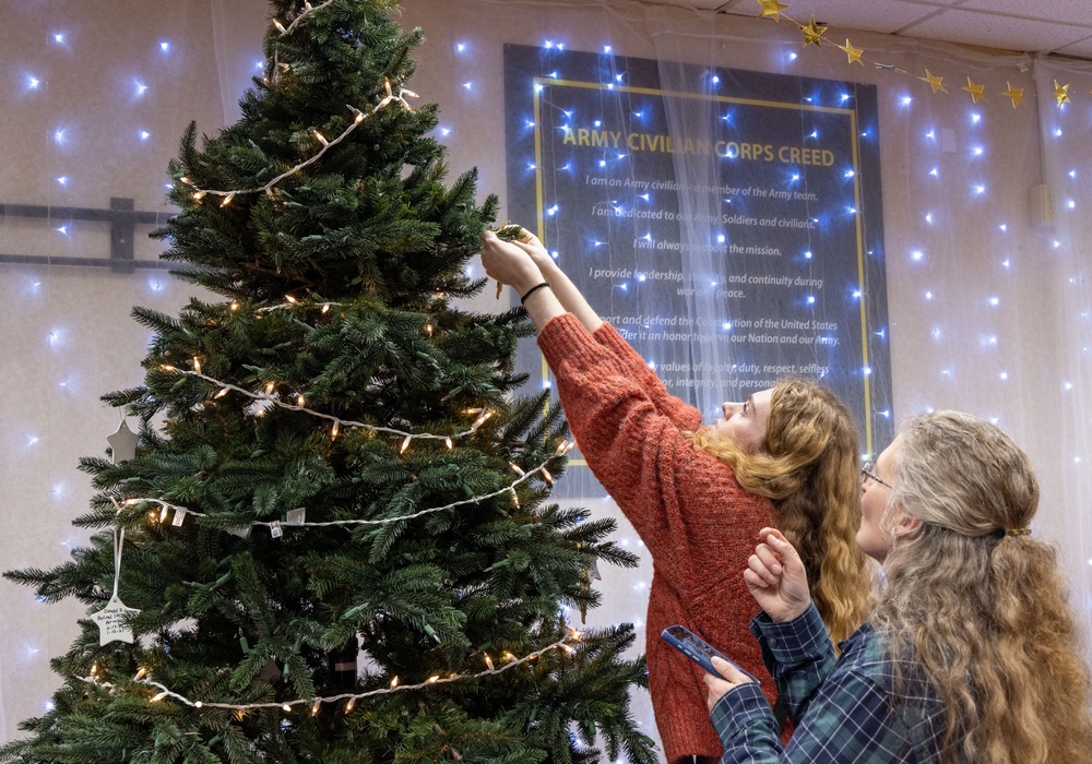 Gold Star Tree Decorating