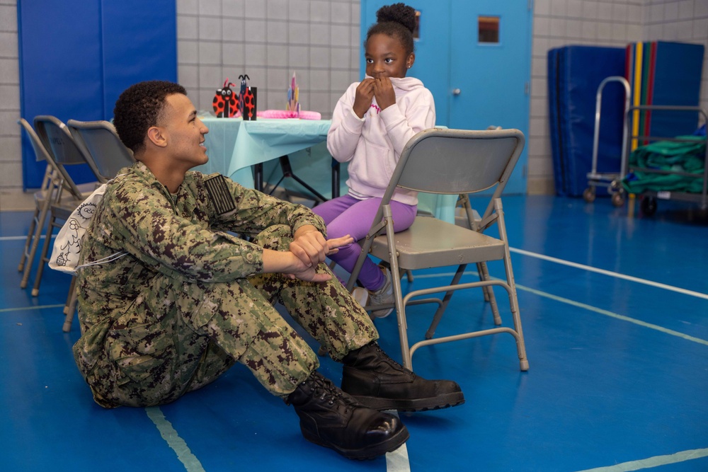 Pensacola Petty Officers Spread Holiday Cheer to Local Students