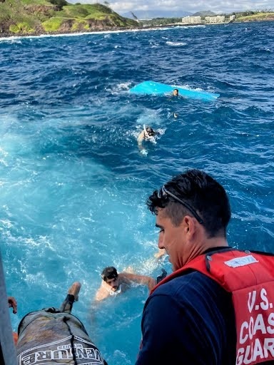 Coast Guard rescues 5 after vessel capsizes off Kauai