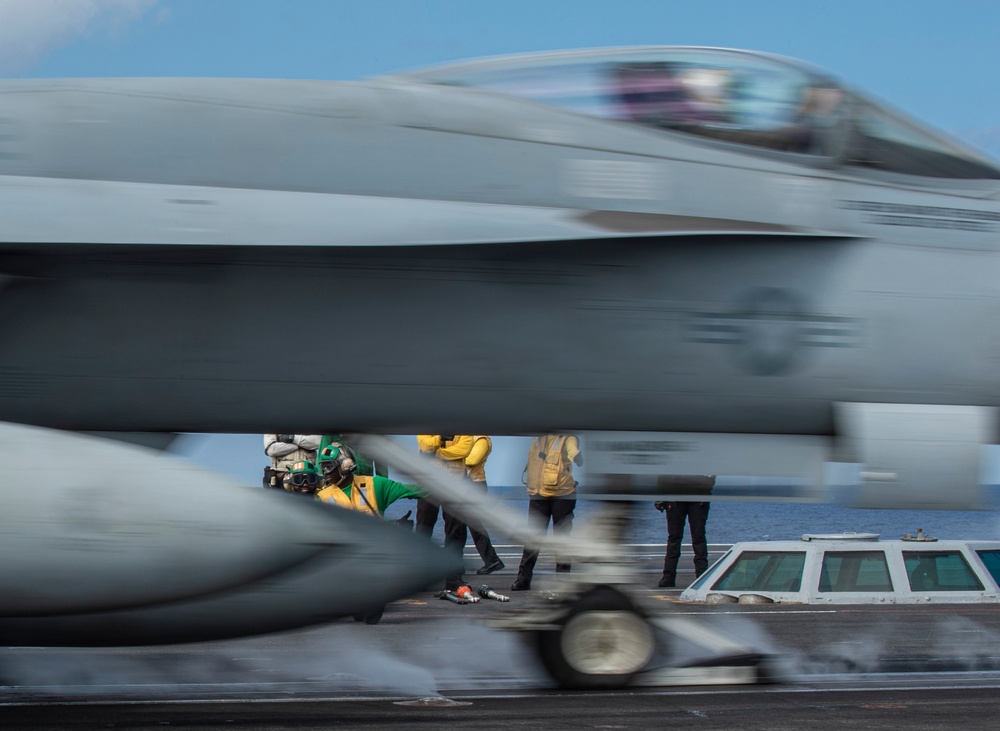 USS Carl Vinson (CVN 70) Conducts Routine Flight Operations in the Philippine Sea